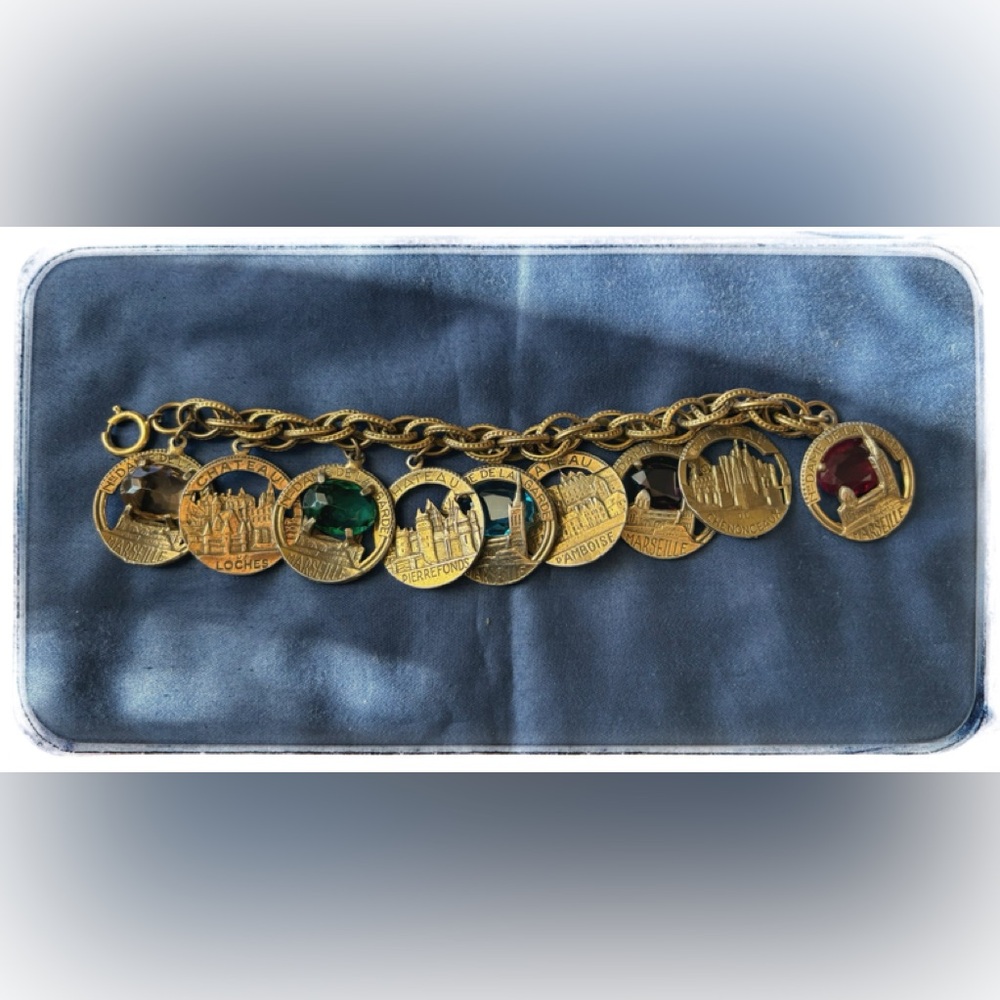 Vintage French Souvenir Charm Bracelet. - Picture 4 of 4